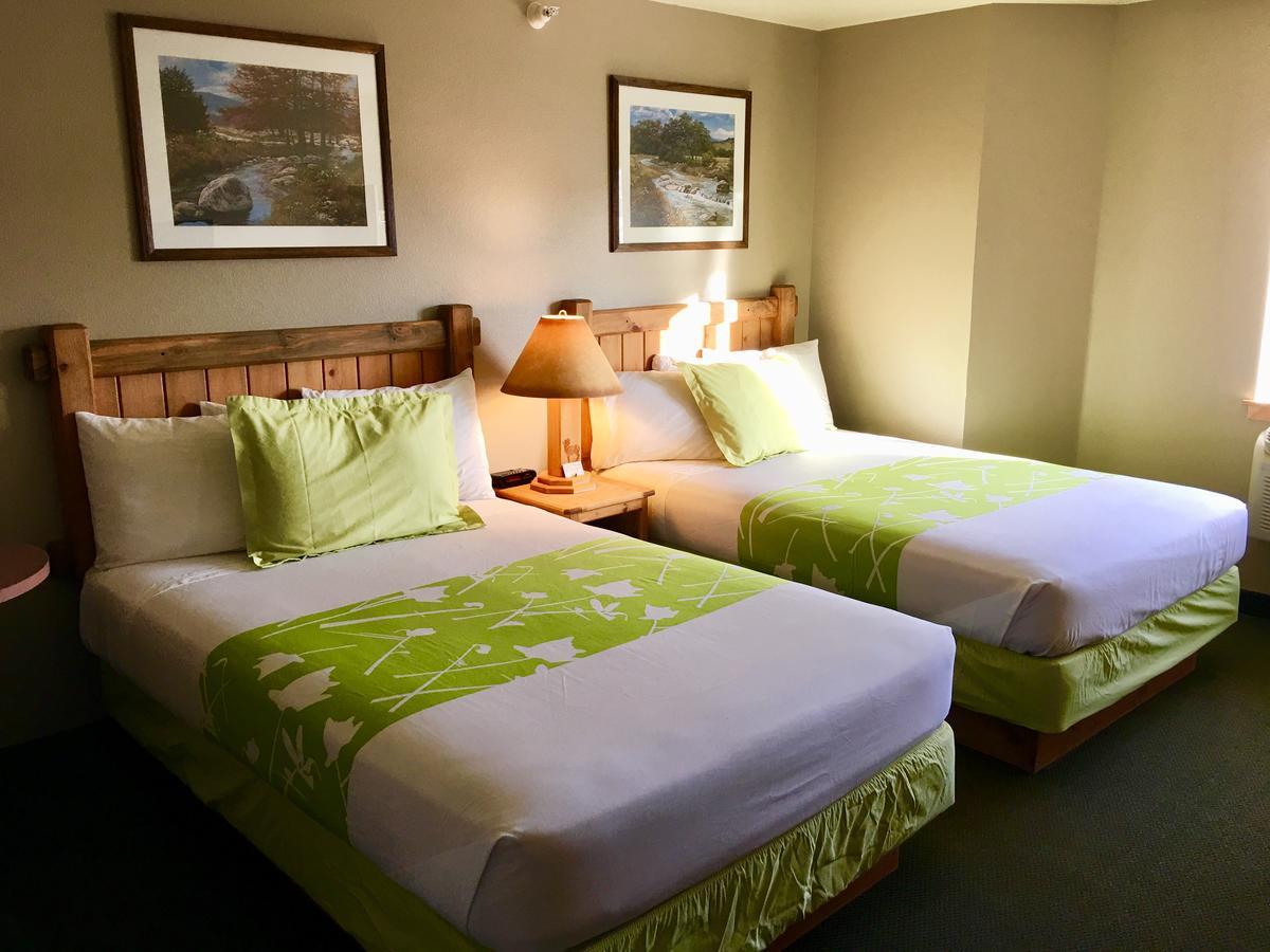 Boulder Creek Inn Donnelly Экстерьер фото