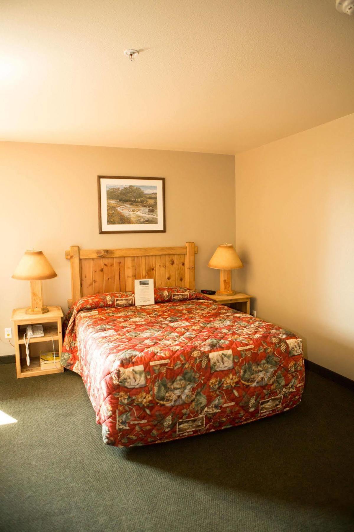 Boulder Creek Inn Donnelly Экстерьер фото